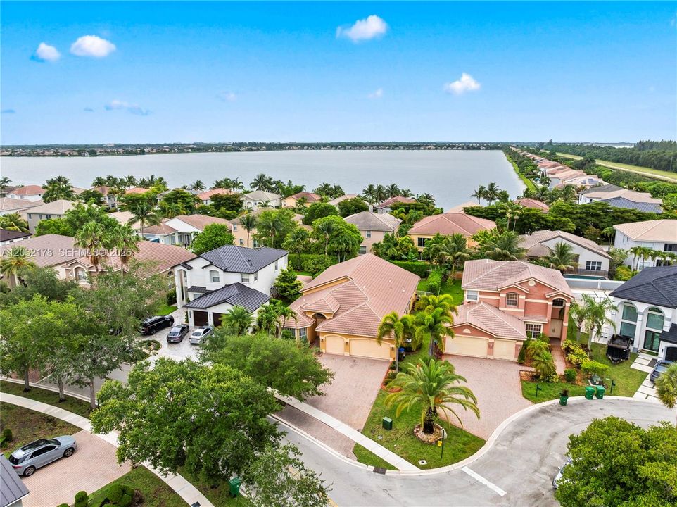 For Sale: $999,000 (5 beds, 3 baths, 2603 Square Feet)