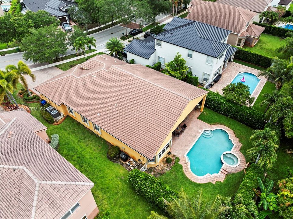 For Sale: $999,000 (5 beds, 3 baths, 2603 Square Feet)