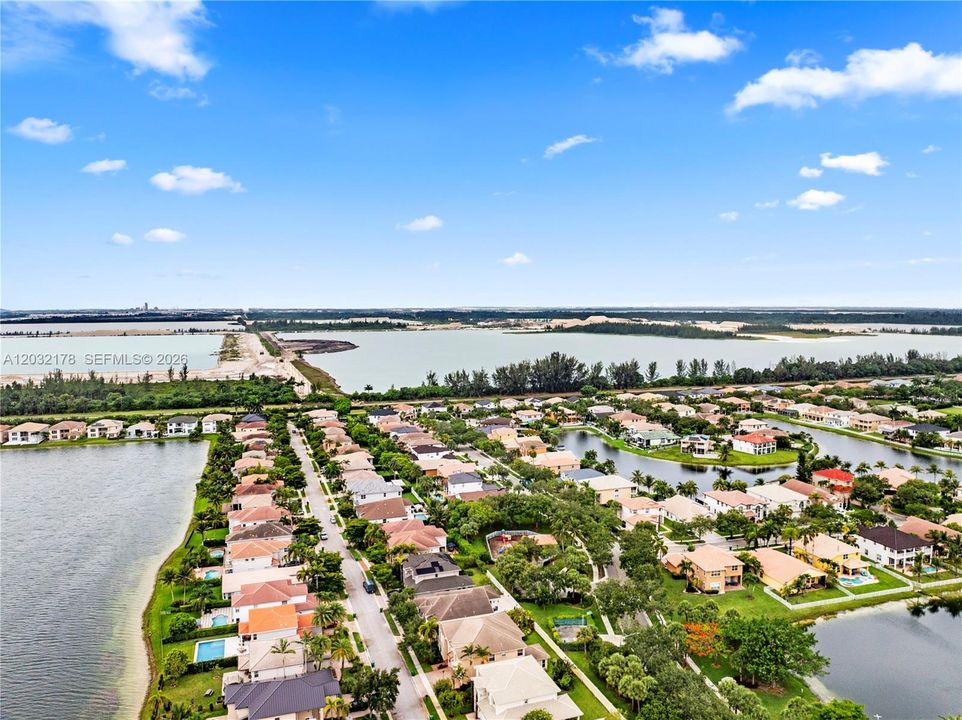 For Sale: $999,000 (5 beds, 3 baths, 2603 Square Feet)