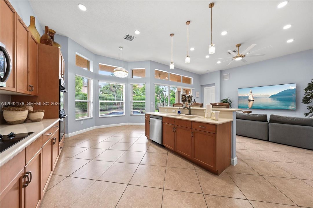 For Sale: $999,000 (5 beds, 3 baths, 2603 Square Feet)