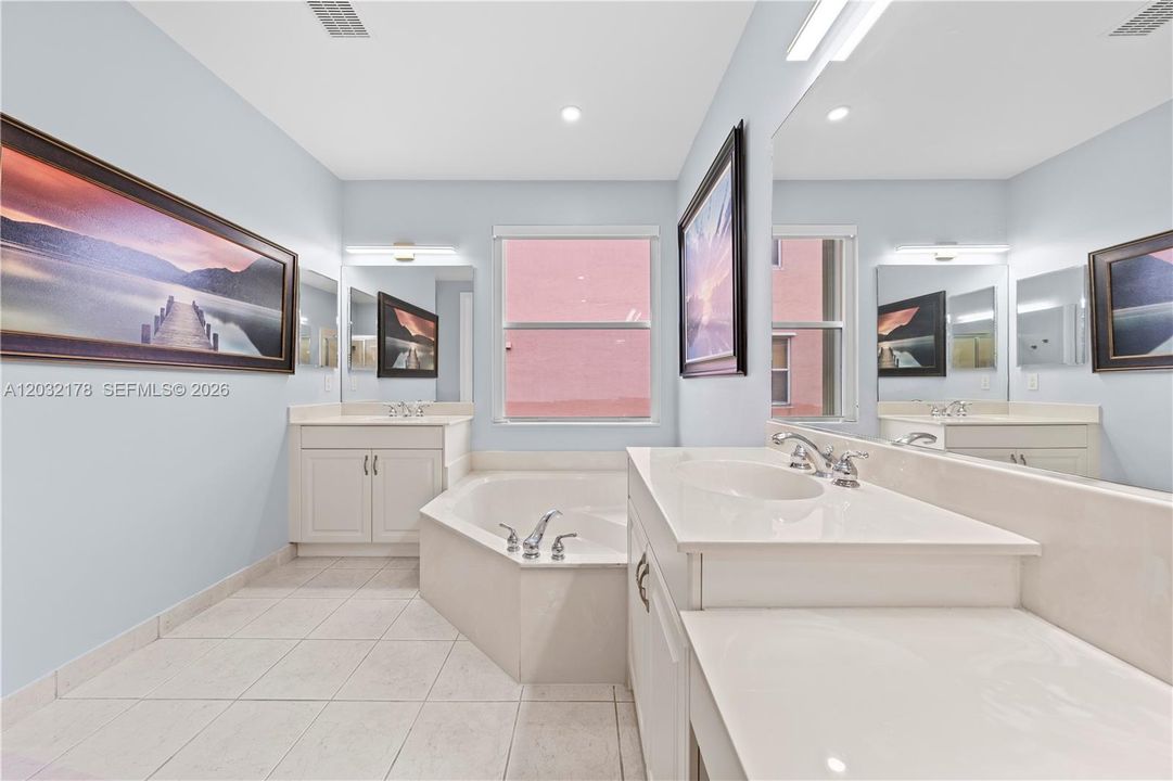 For Sale: $999,000 (5 beds, 3 baths, 2603 Square Feet)