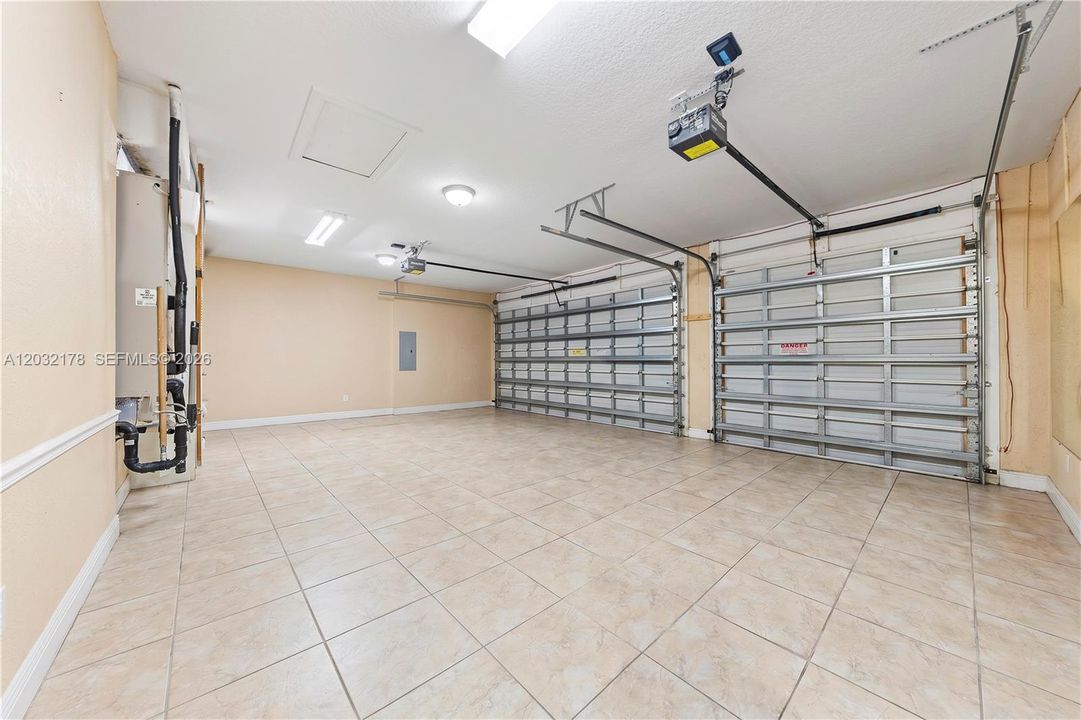 For Sale: $999,000 (5 beds, 3 baths, 2603 Square Feet)