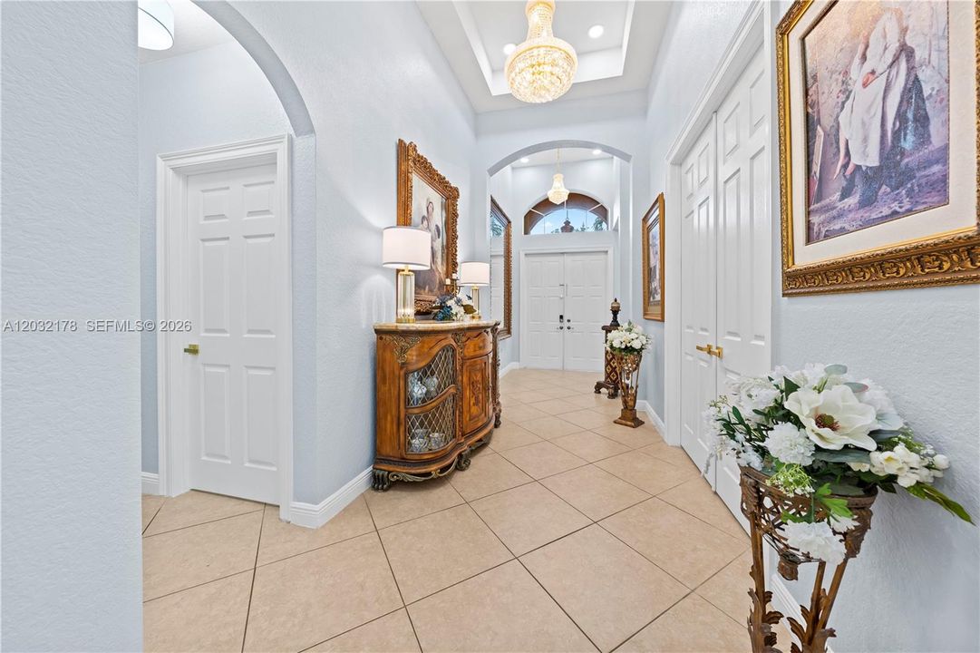For Sale: $999,000 (5 beds, 3 baths, 2603 Square Feet)