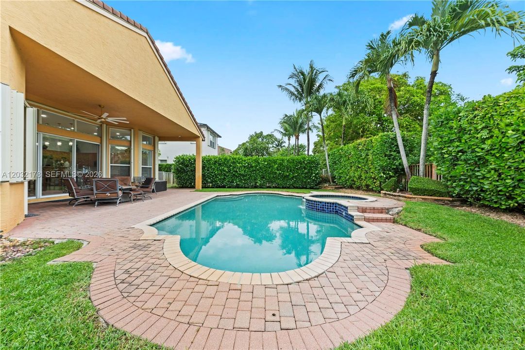 For Sale: $999,000 (5 beds, 3 baths, 2603 Square Feet)