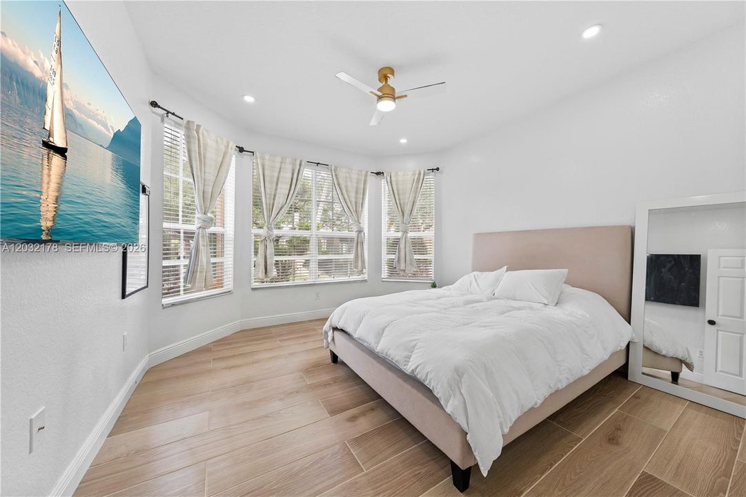 For Sale: $999,000 (5 beds, 3 baths, 2603 Square Feet)