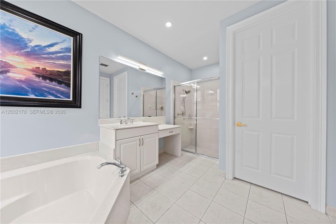 For Sale: $999,000 (5 beds, 3 baths, 2603 Square Feet)