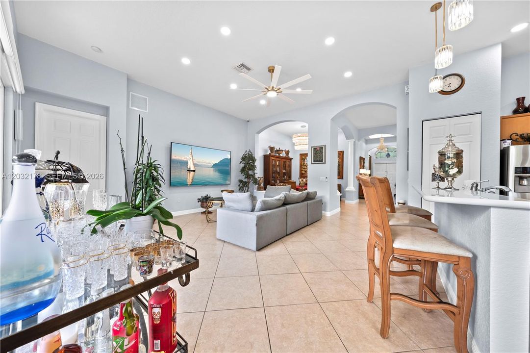 For Sale: $999,000 (5 beds, 3 baths, 2603 Square Feet)