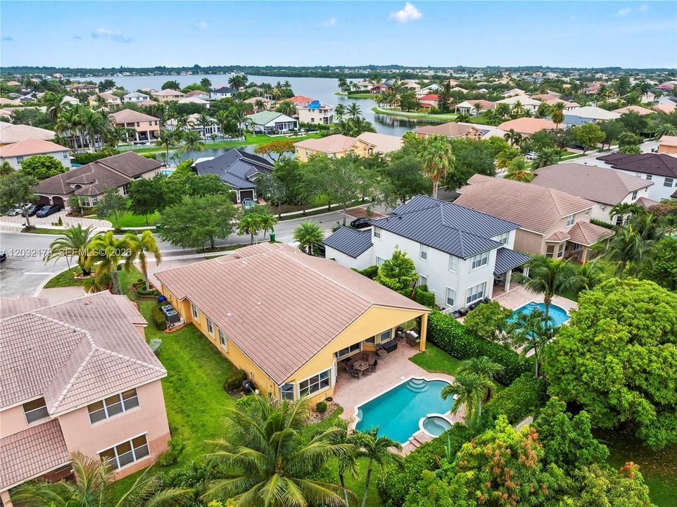 For Sale: $999,000 (5 beds, 3 baths, 2603 Square Feet)