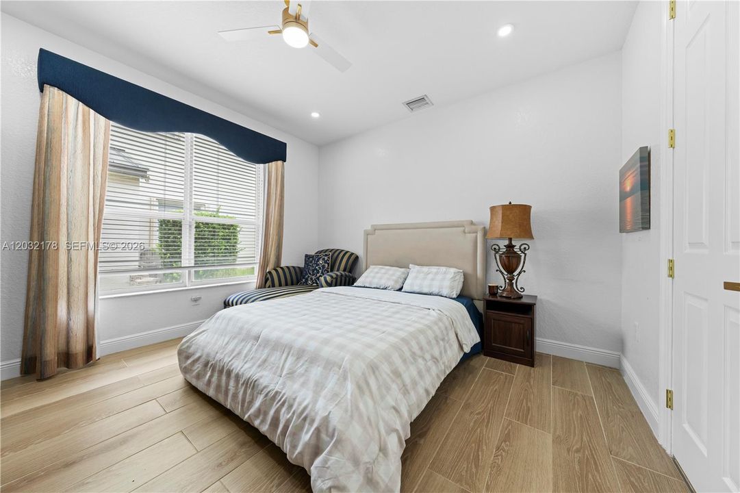 For Sale: $999,000 (5 beds, 3 baths, 2603 Square Feet)