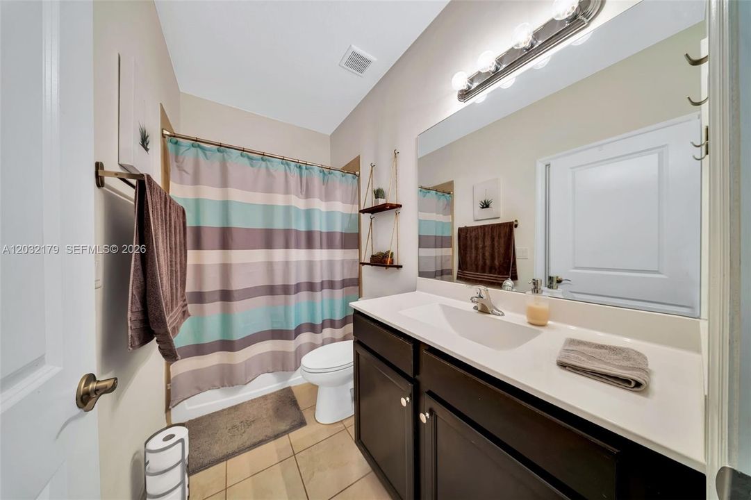 For Sale: $375,000 (3 beds, 3 baths, 1326 Square Feet)