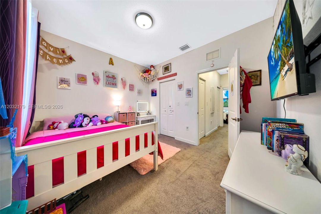 For Sale: $375,000 (3 beds, 3 baths, 1326 Square Feet)