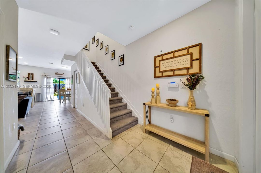 For Sale: $375,000 (3 beds, 3 baths, 1326 Square Feet)