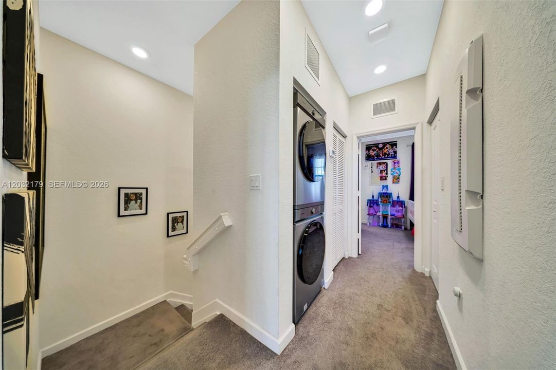 For Sale: $375,000 (3 beds, 3 baths, 1326 Square Feet)