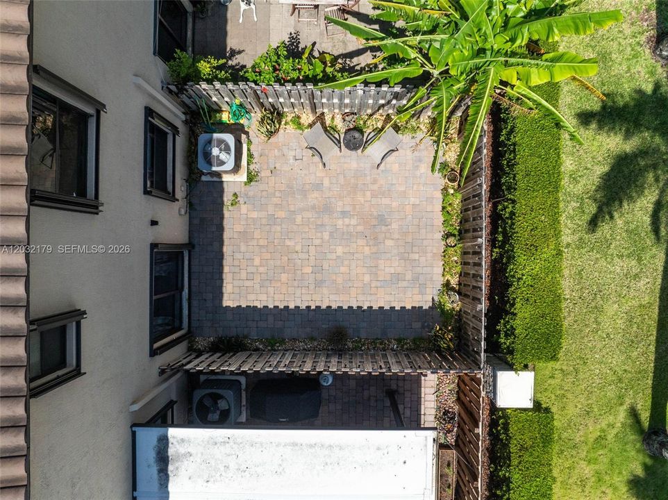 For Sale: $375,000 (3 beds, 3 baths, 1326 Square Feet)