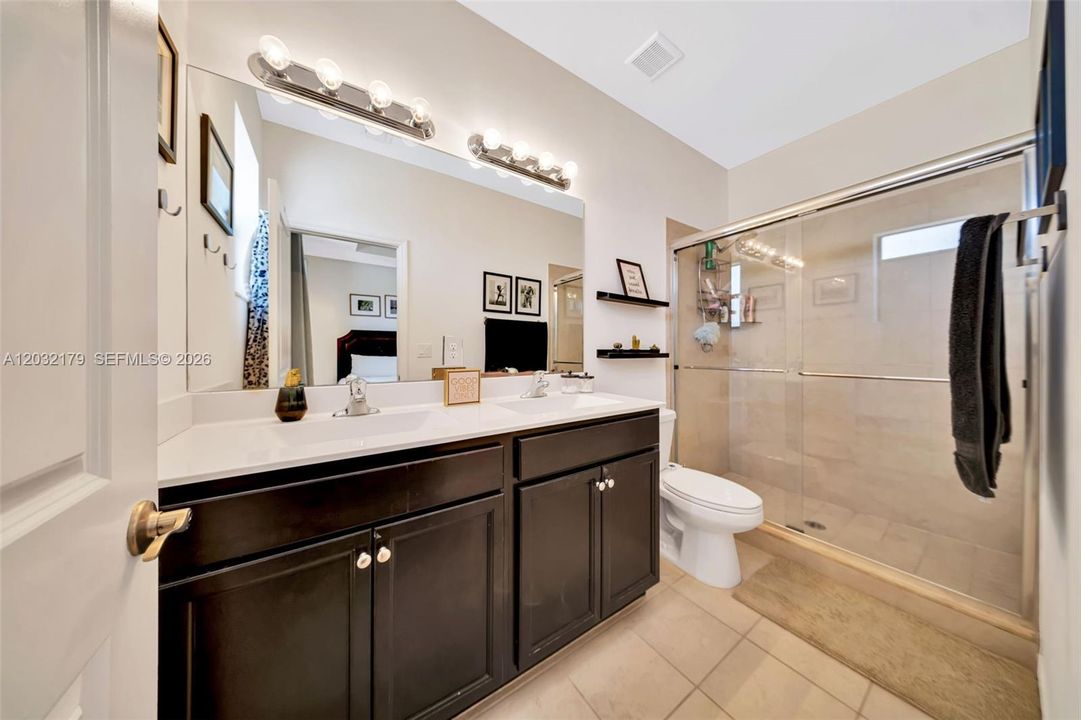 For Sale: $375,000 (3 beds, 3 baths, 1326 Square Feet)