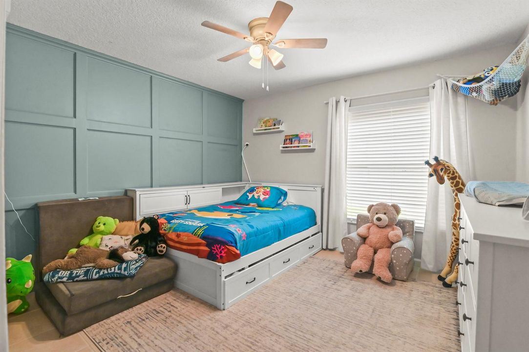 27 Bedroom 01