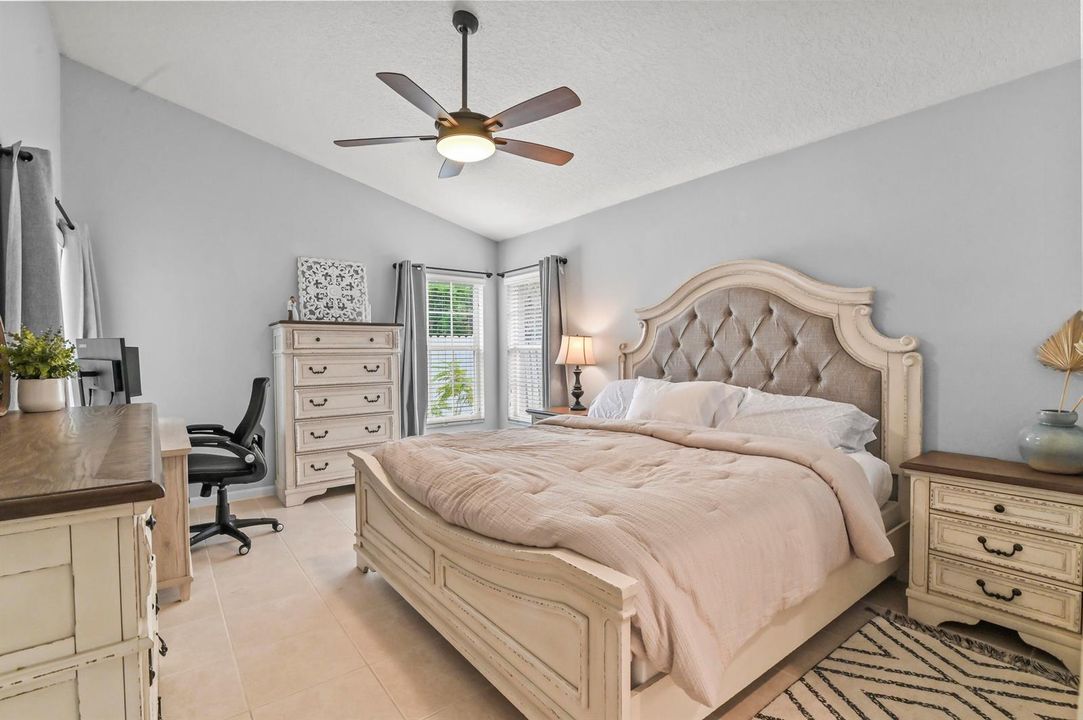 19 Bedroom 01