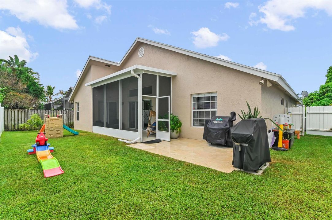 33 Backyard 02