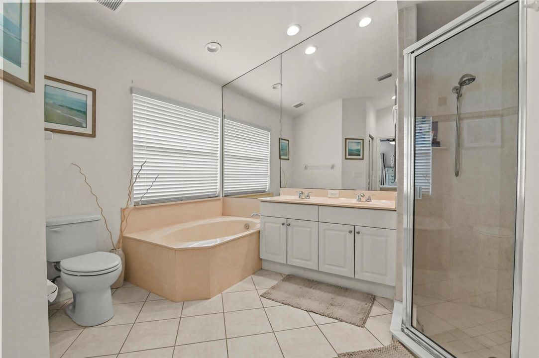 23 Bathroom 02
