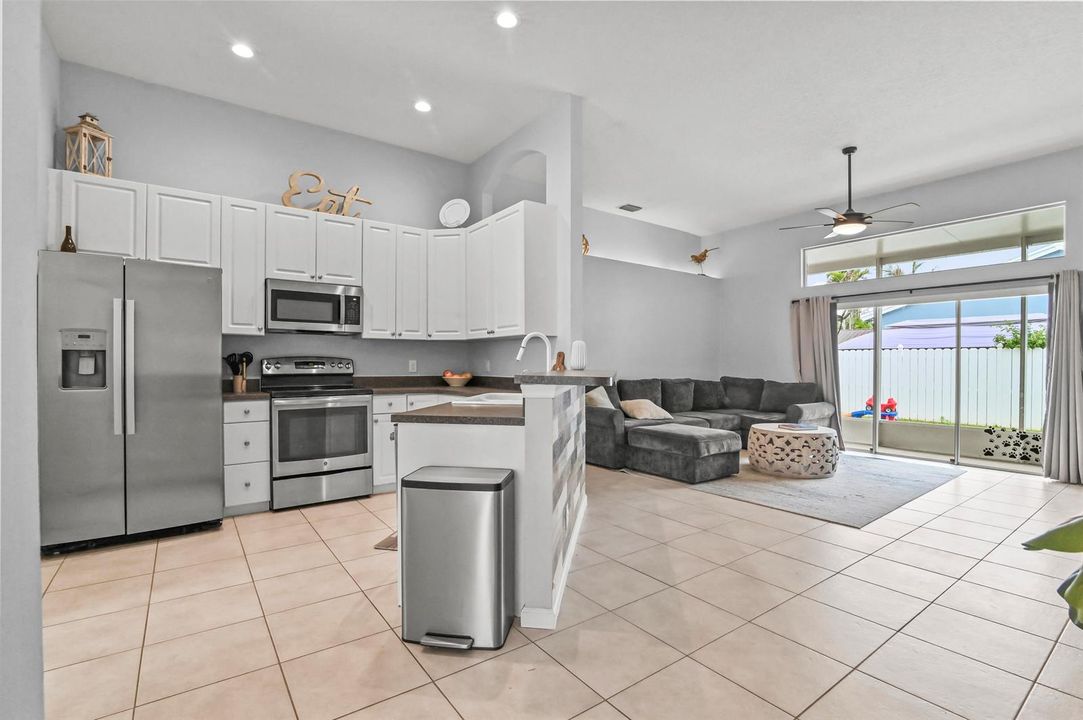 11 Kitchen 01