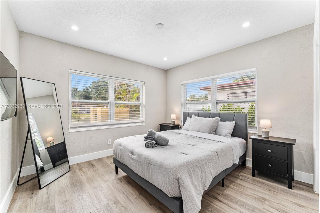 For Rent: $2,450 (2 beds, 1 baths, 700 Square Feet)