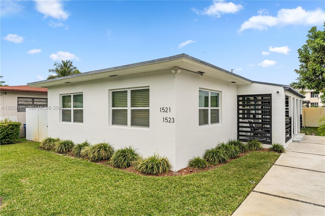 For Rent: $2,450 (2 beds, 1 baths, 700 Square Feet)