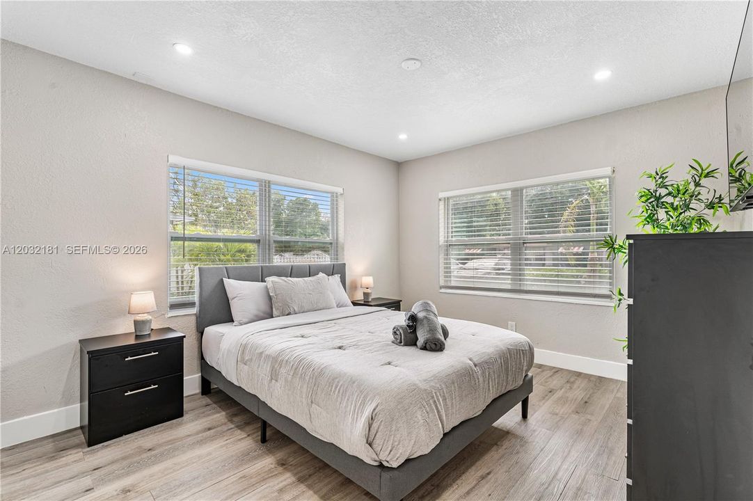 For Rent: $2,450 (2 beds, 1 baths, 700 Square Feet)