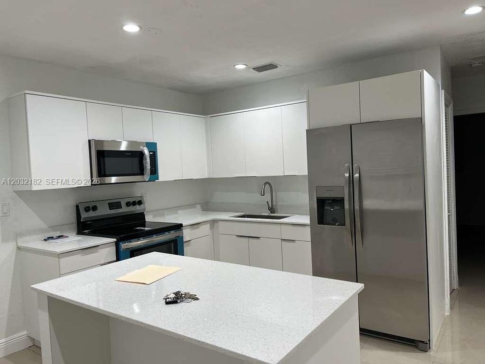 For Rent: $2,300 (2 beds, 1 baths, 1962 Square Feet)