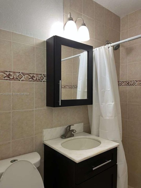 For Rent: $2,300 (2 beds, 1 baths, 1962 Square Feet)