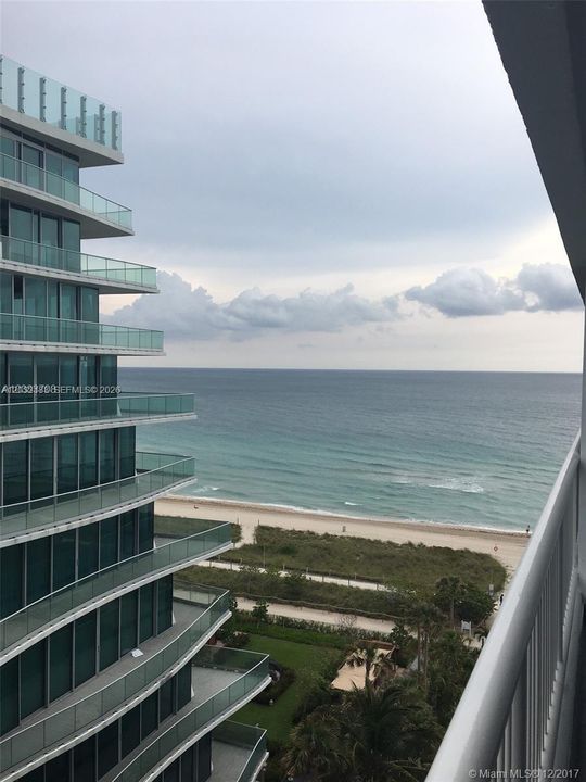 For Rent: $3,200 (1 beds, 1 baths, 962 Square Feet)