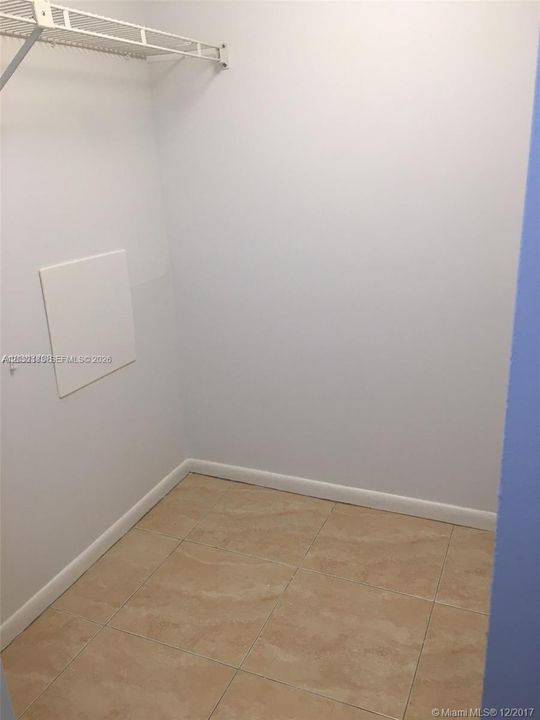 For Rent: $3,200 (1 beds, 1 baths, 962 Square Feet)