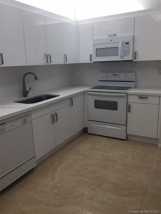 For Rent: $3,200 (1 beds, 1 baths, 962 Square Feet)