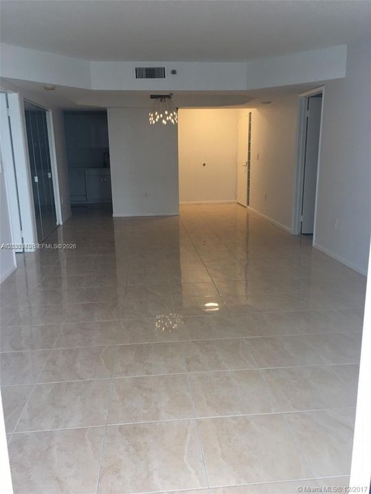 For Rent: $3,200 (1 beds, 1 baths, 962 Square Feet)