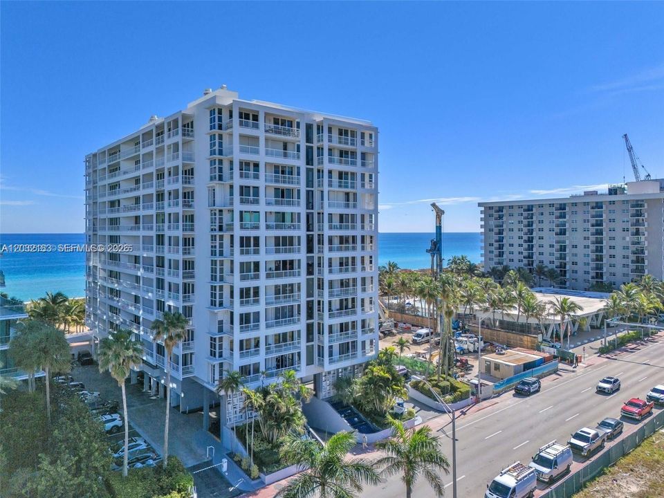 For Rent: $3,200 (1 beds, 1 baths, 962 Square Feet)