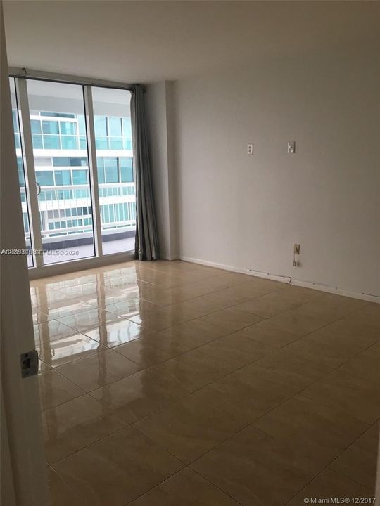 For Rent: $3,200 (1 beds, 1 baths, 962 Square Feet)