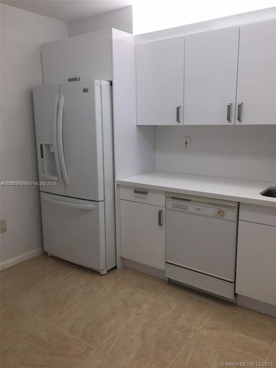 For Rent: $3,200 (1 beds, 1 baths, 962 Square Feet)
