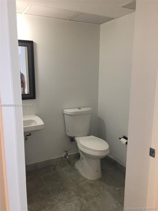 For Rent: $3,200 (1 beds, 1 baths, 962 Square Feet)