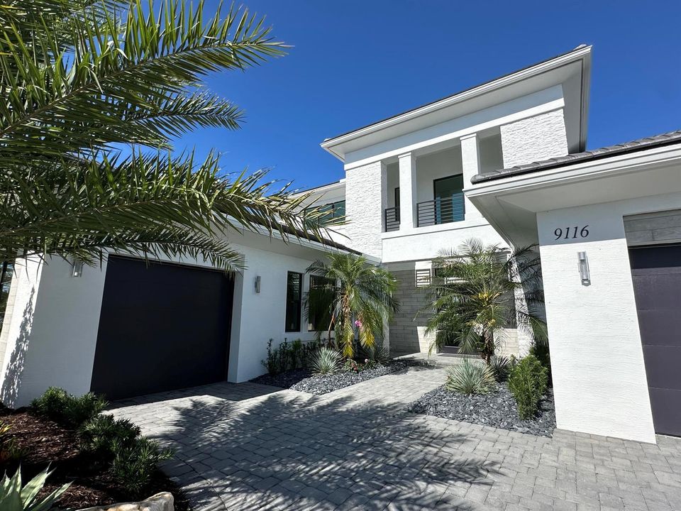 Lot 5 Front Close Up