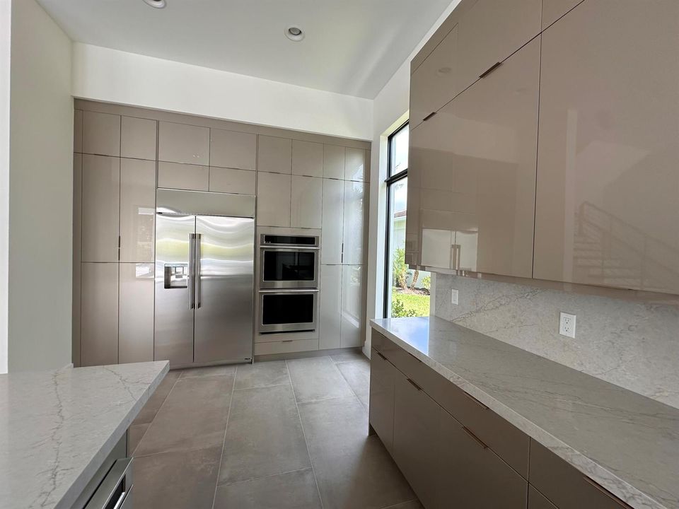 Lot 5 Kitchen Refrigerator and Oven Wall