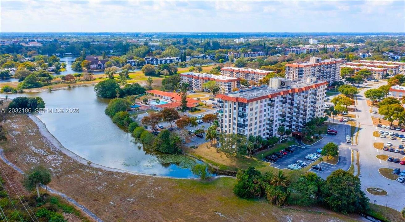 For Sale: $139,000 (2 beds, 2 baths, 972 Square Feet)