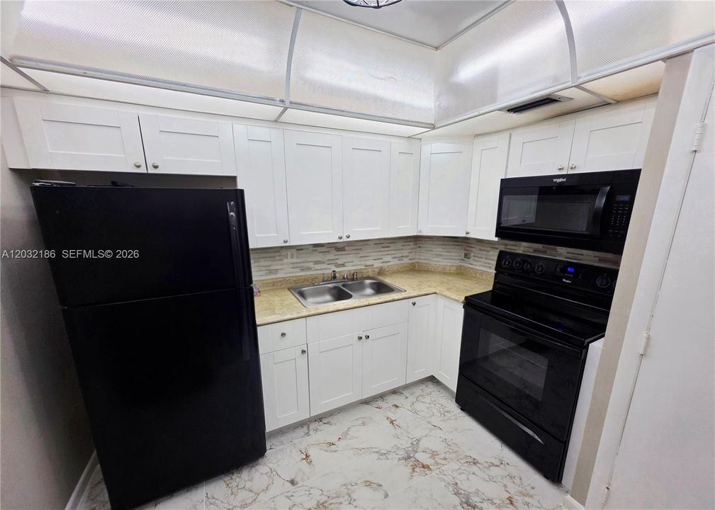 For Sale: $139,000 (2 beds, 2 baths, 972 Square Feet)
