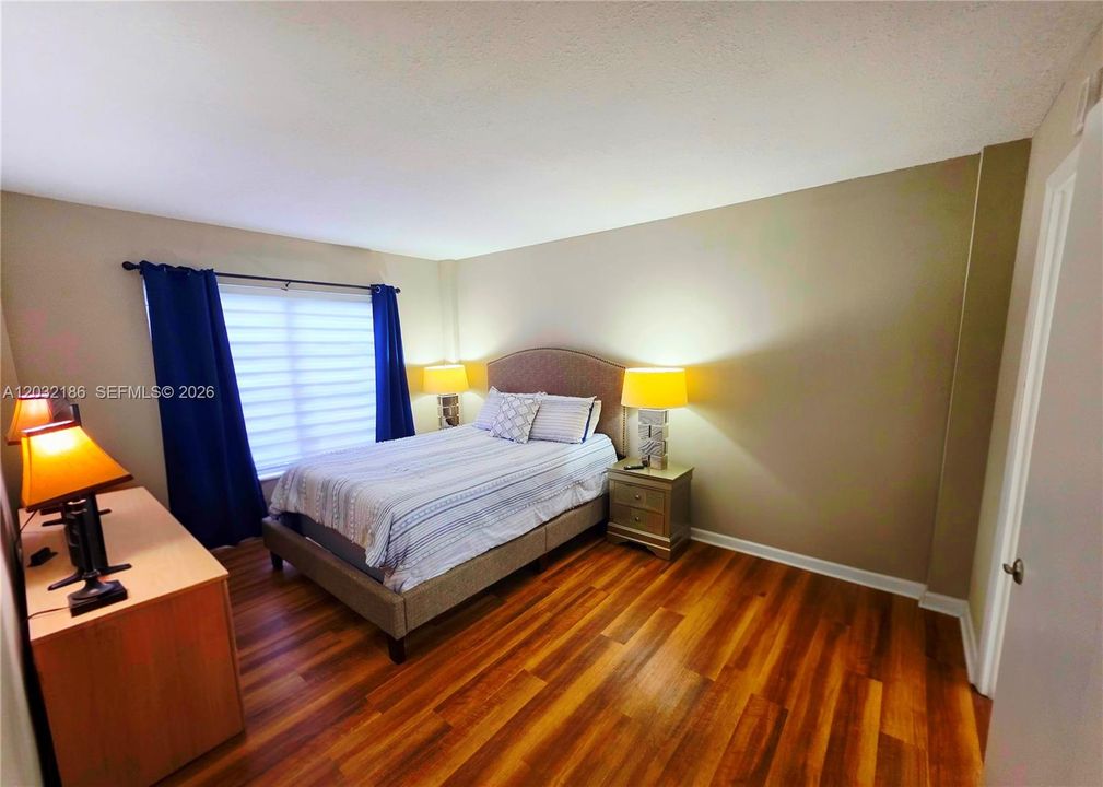 For Sale: $139,000 (2 beds, 2 baths, 972 Square Feet)