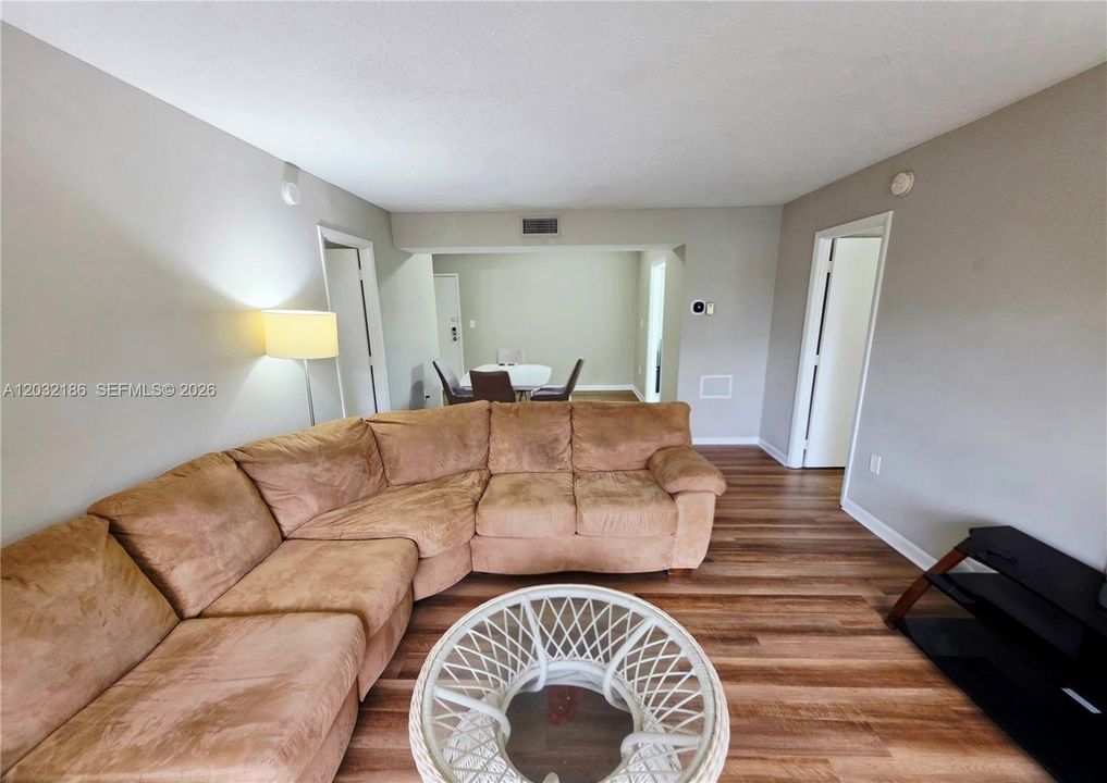 For Sale: $139,000 (2 beds, 2 baths, 972 Square Feet)