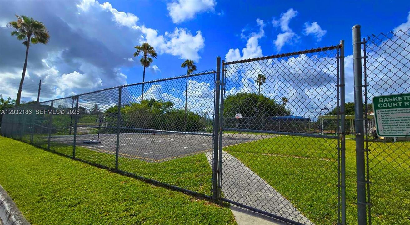 For Sale: $139,000 (2 beds, 2 baths, 972 Square Feet)