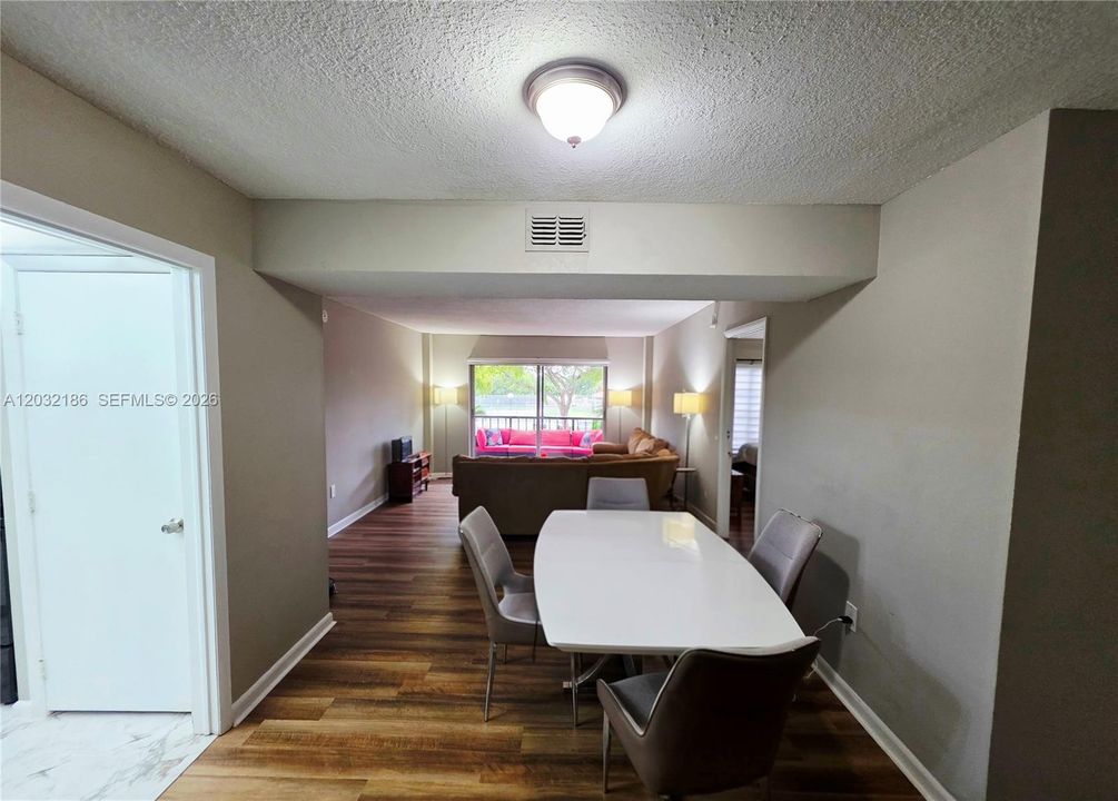 For Sale: $139,000 (2 beds, 2 baths, 972 Square Feet)