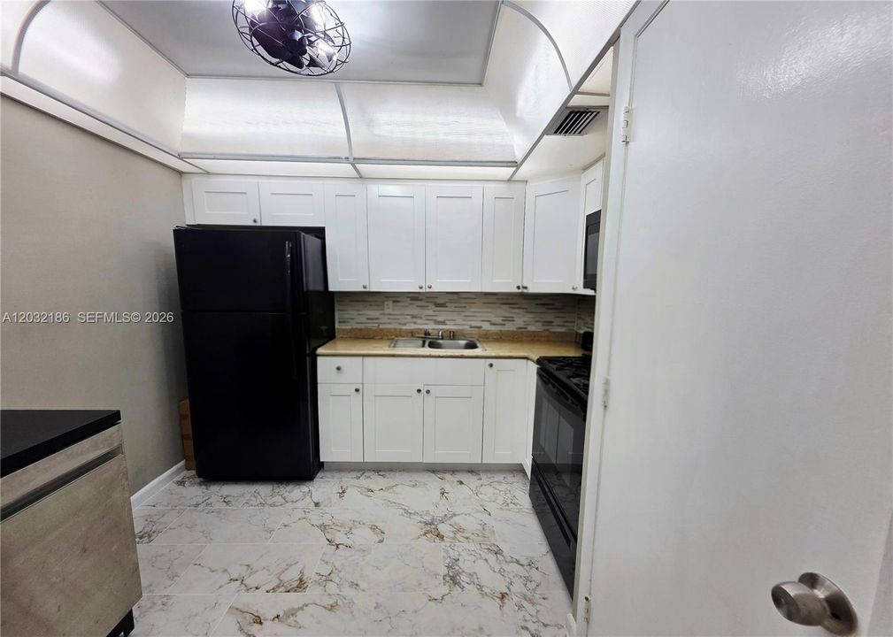 For Sale: $139,000 (2 beds, 2 baths, 972 Square Feet)