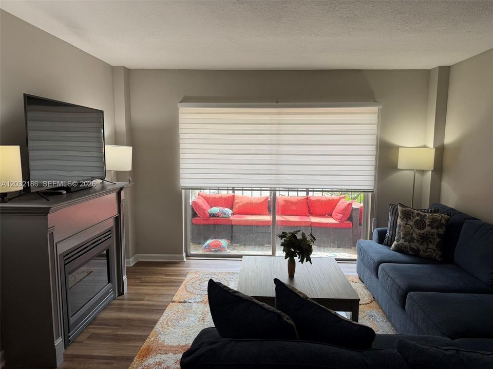 For Sale: $139,000 (2 beds, 2 baths, 972 Square Feet)