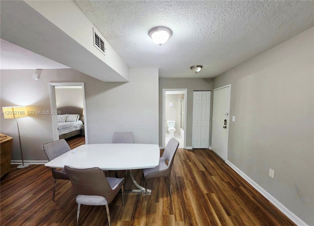 For Sale: $139,000 (2 beds, 2 baths, 972 Square Feet)