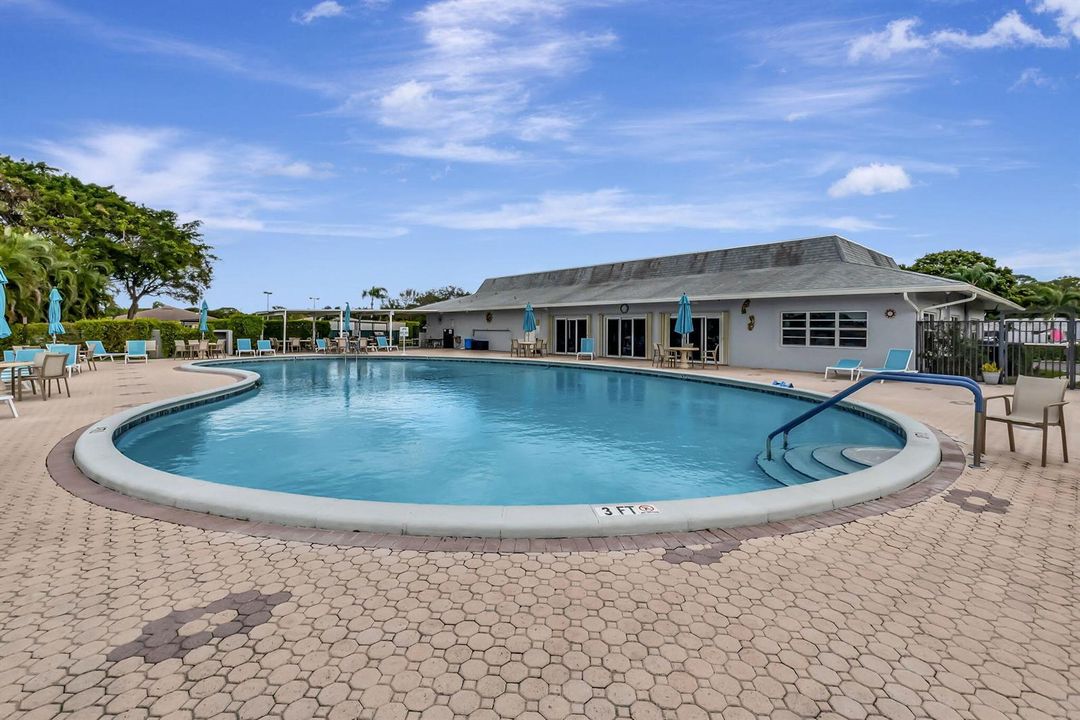 Pool & Clubhouse