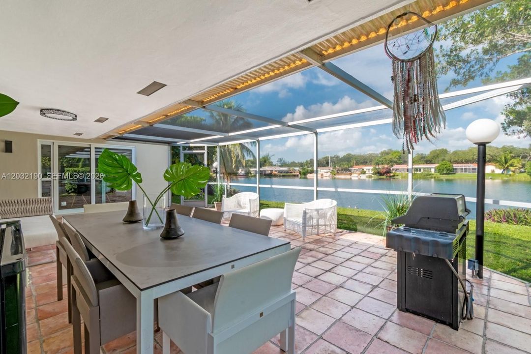 For Rent: $4,200 (2 beds, 2 baths, 2292 Square Feet)